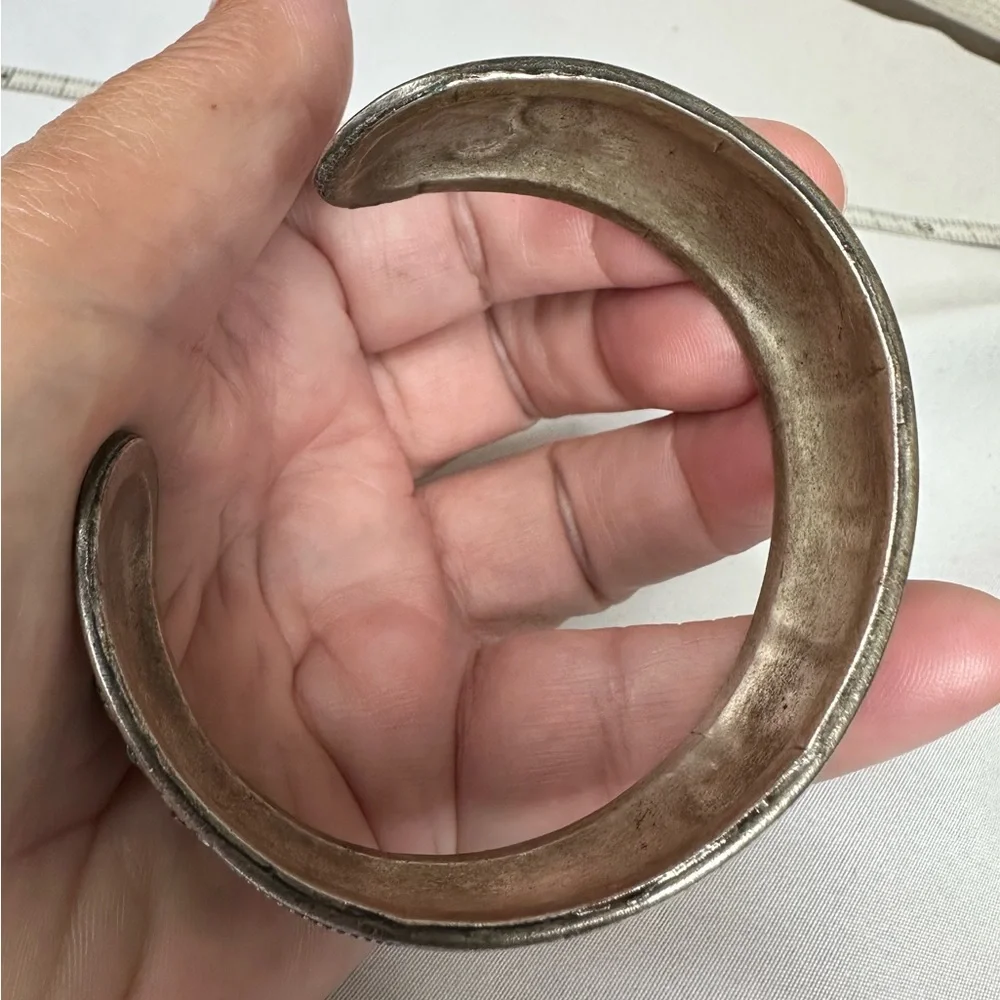 Vintage Silvertone Om Mani Padme Hum cuff bracelet - Picture 10 of 11